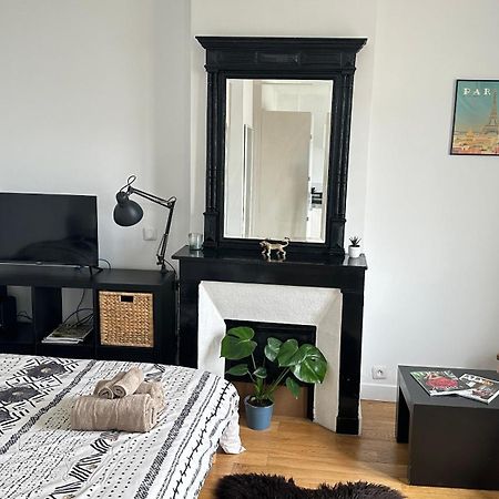 Ferienwohnung Charmant Studio Au Coeur Du 18E Paris Exterior foto